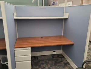 AIS cubicle 60x48, BBF, open shelf, powered from KUL office furniture