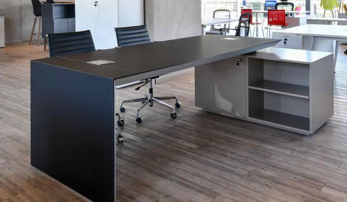 A guide to various office desks styles from KUL Office Furniture Orlando, FL
